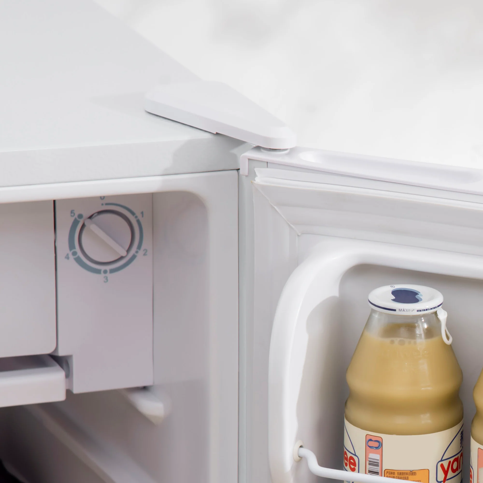 3.2 Cu.Ft Compact Mini Fridge with Freezer, Adjustable Shelf & Temperature Control, White - Image 10